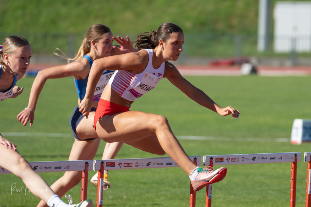 Vanessa Michaluk podczas biegu na 100 m przez płotki w Raciborzu