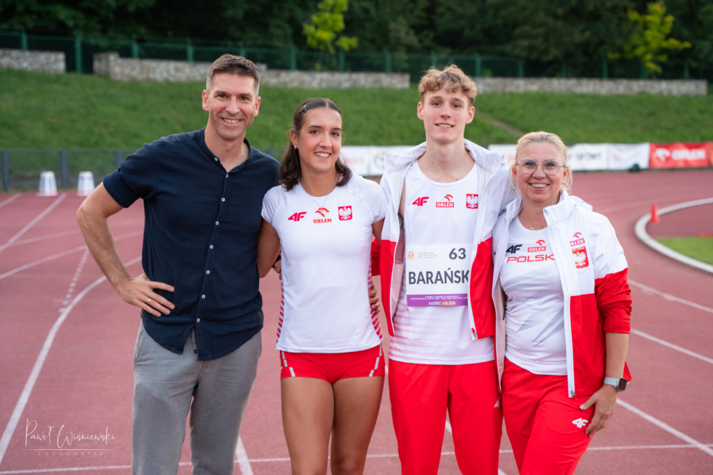 Dawid Barański i trener Paweł Wiśniewski po starcie w Raciborzu