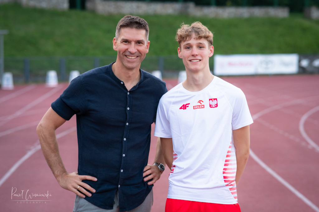 Reprezentanci MKS Bolesłavia i trenerzy podczas Turnieju Nadziei Olimpijskich U20 w Raciborzu