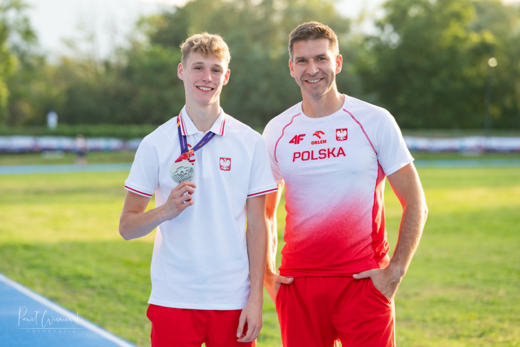 Dawid Barański z trenerem Pawłem Wiśniewskim