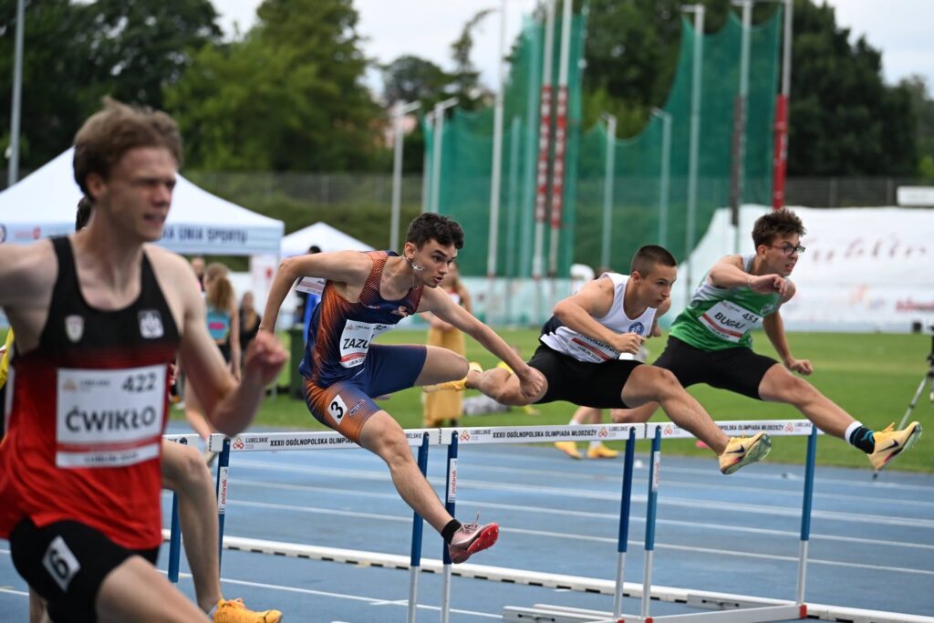 Bieg na 110 m przez płotki podczas Mistrzostw Polski U18